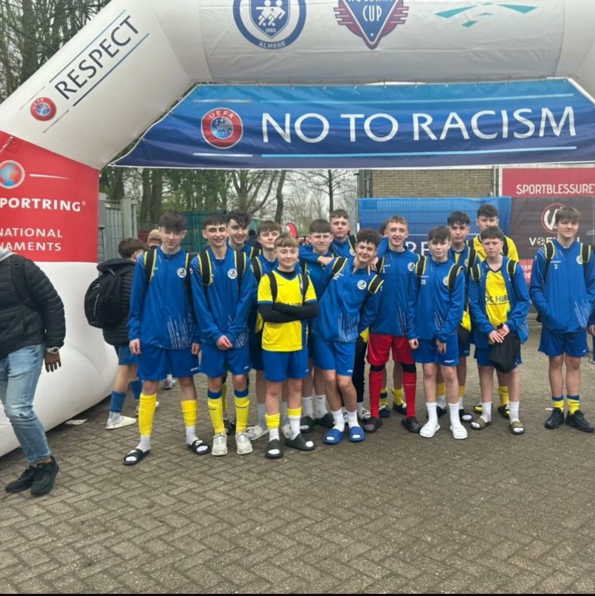 Colts2009's tweet photo. Top of their group for the Colts boys 🇳🇱💙🏆💛 https://t.co/RaZSpi8R1J