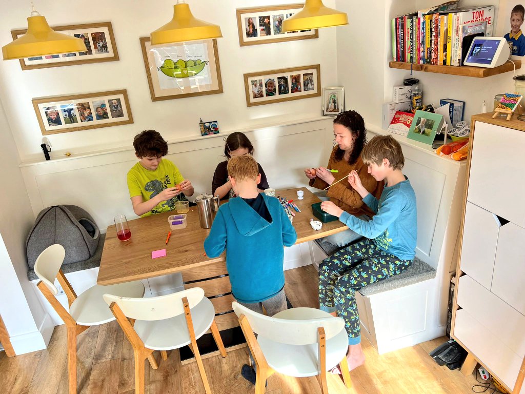 DimensteinJayne's tweet photo. Easter hunt and egg decorating 🐥 https://t.co/ORBRWce8kq