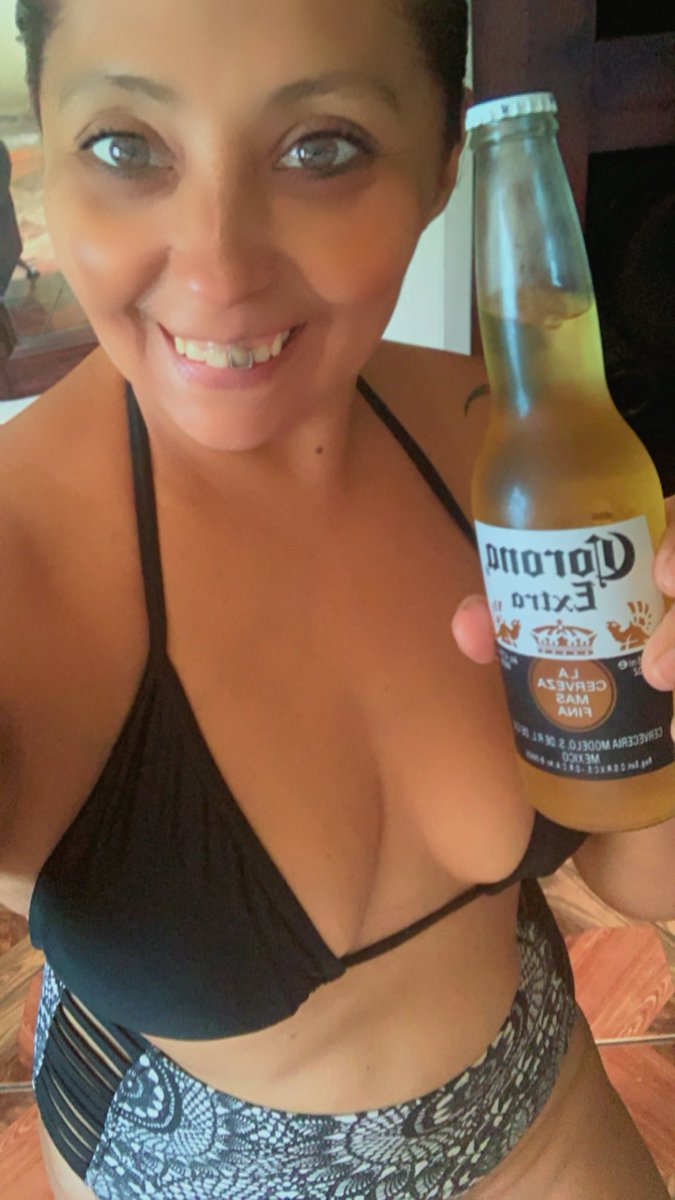 Vamos un rato a la piscina después a la trabajacion😎😉