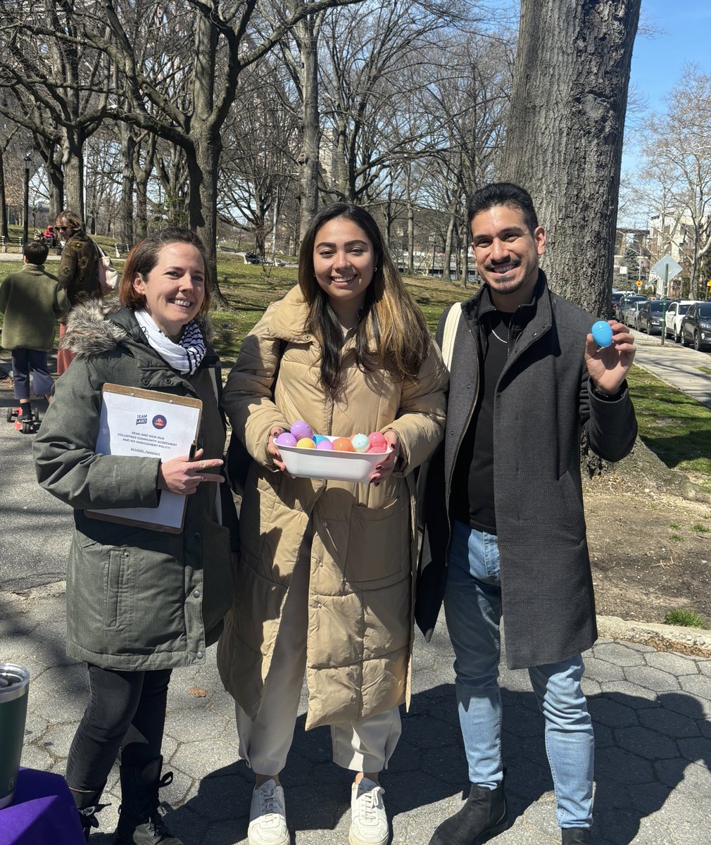 An Easter weekend petitioning shift with @TeamAOC and @Gonzalez4NY in Astoria park! Always happy to partner up with @shawna_morlock too 😊