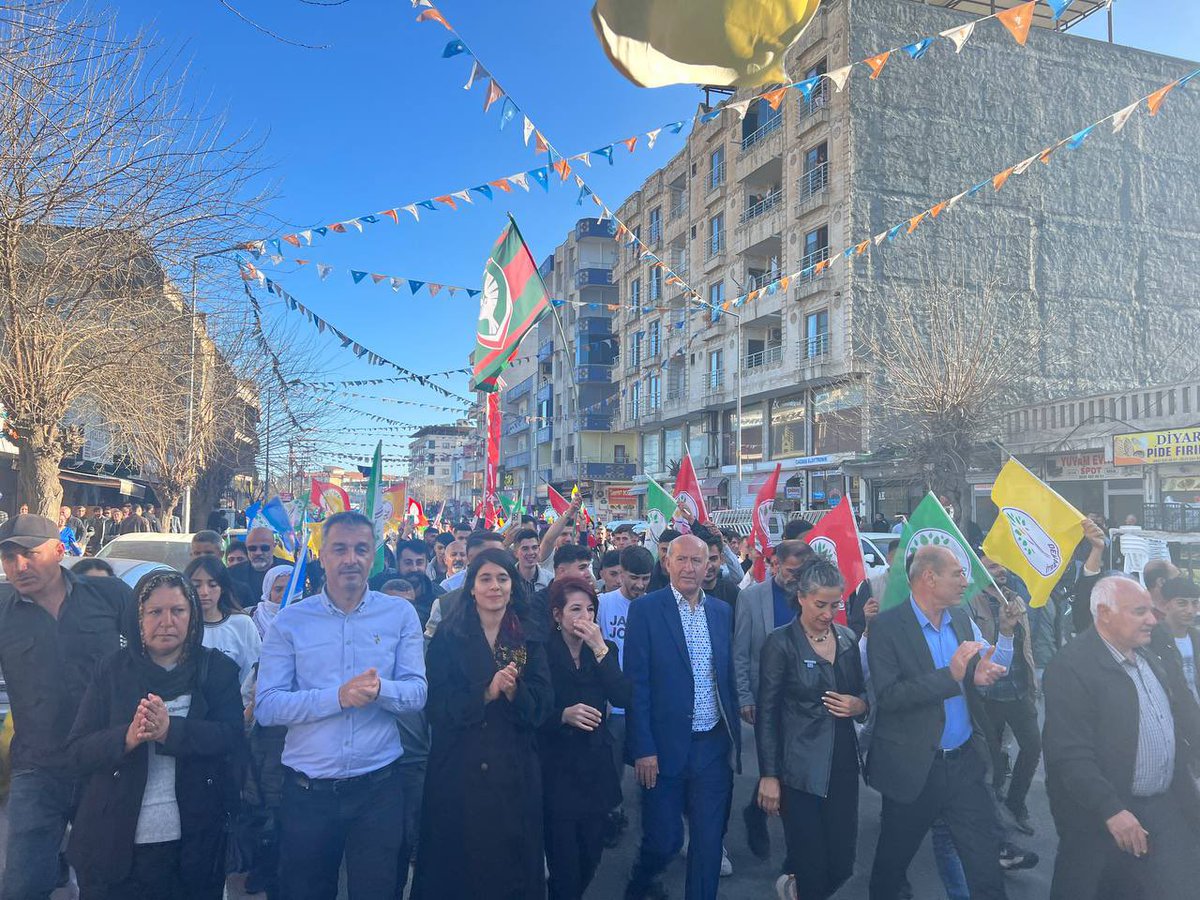 DevrimHesin's tweet photo. Îro em bi tevlîbûna siyasetmedara Kurd Leyla Zana, parlementerên Mêrdînê Bêrîtan Gunêş, Kamûran Tanhan û George Aslan li Midyadê bi grl re civiyan.
#rabeDEMhat https://t.co/fP6QRBGLsE