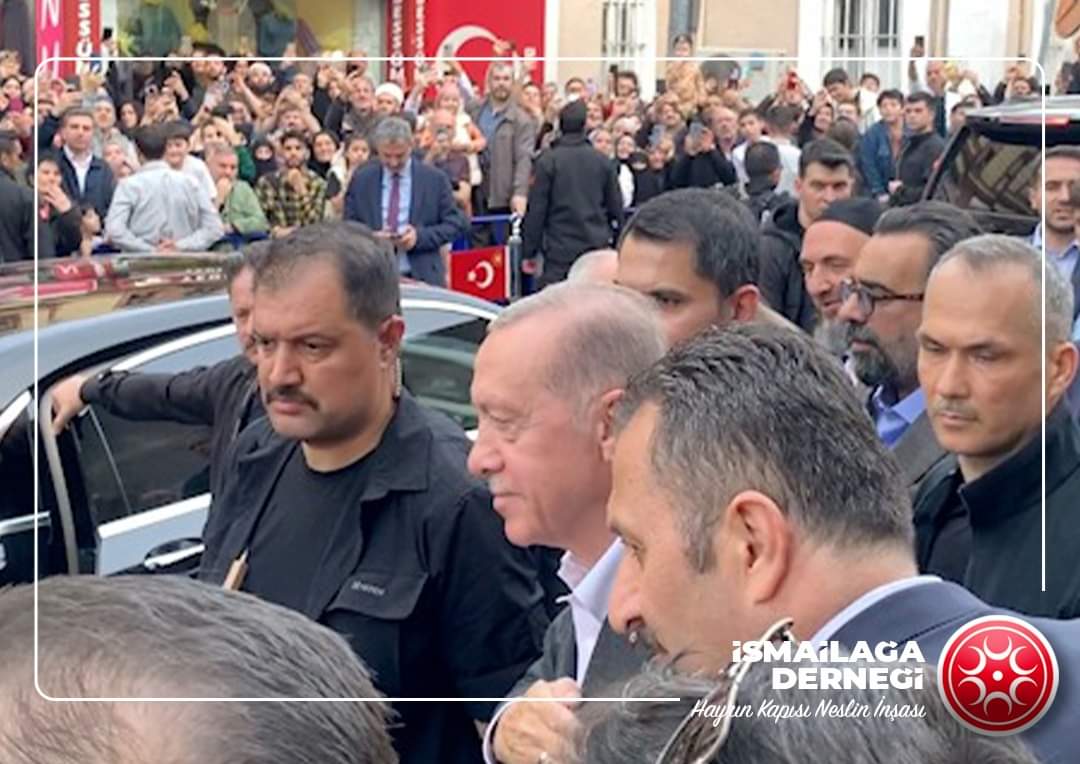 #REİS FATİH'TE Başkan Recep Tayyip Erdoğan, İsmailağa Cemaati Lideri Hasan Kılıç'ı ziyaret etti. İsmailağa Cemaati Lideri, Başkan Erdoğan ve Murat Kurum'a dualarda bulundu. @RTErdogan ak parti Seçim oyum @murat_kurum a Istanbul muradı az kaldı deprem işin ehline