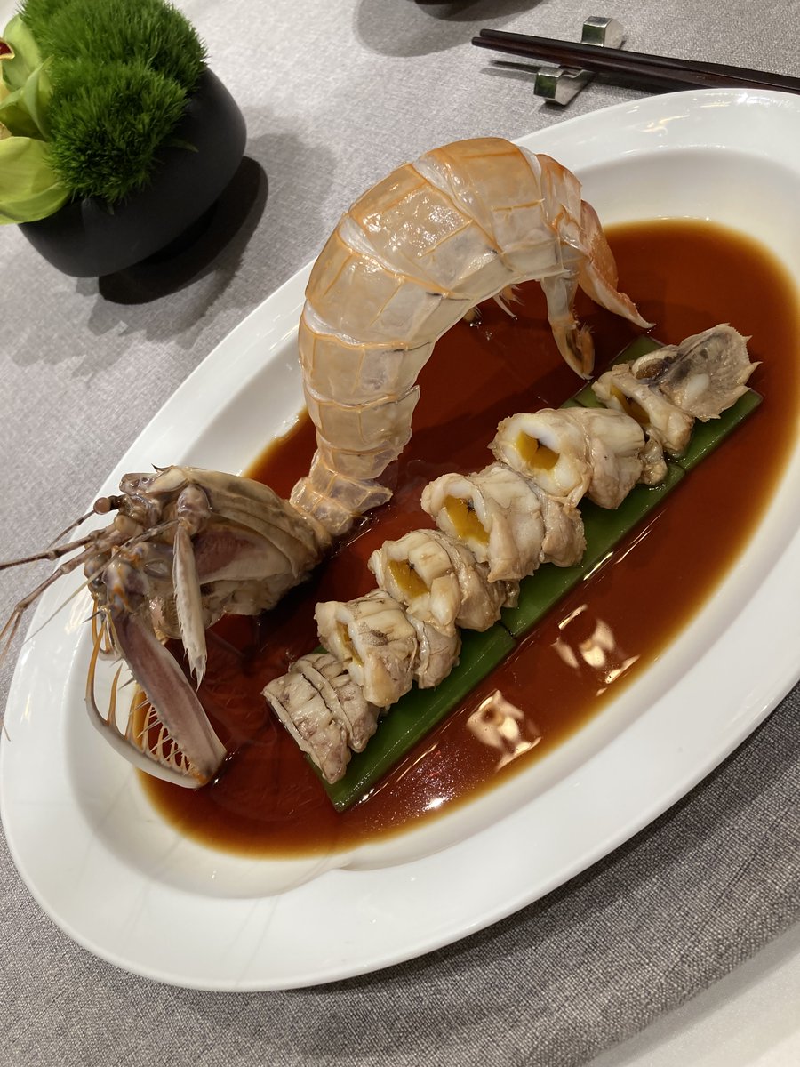 Mantis shrimp made even more glorious by a sweet, aged yellow rice wine
The House of Rong restaurant

#2MICHELINStars #Shanghai

guide.michelin.com/gb/en/shanghai…