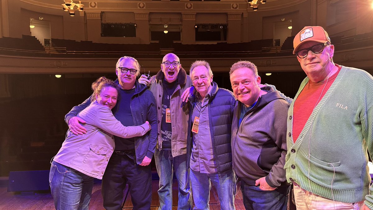 monstroso's tweet photo. Bournemouth! Bournemouth! Bournemouth! https://t.co/IxFpSLUmQ9