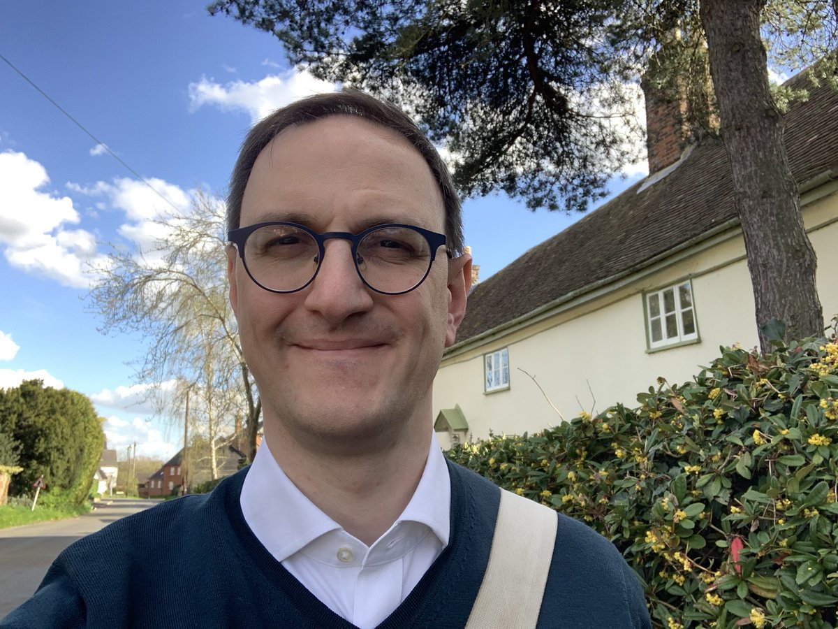 Second ‘Great’ day of the long weekend! Gorgeous blue skies out in Great Gransden today hearing from residents with the Lib Dem team, after spending yesterday in Great Paxton. Lovely that spring is finally springing! Might see a few 🔶 springing up soon in the village too!