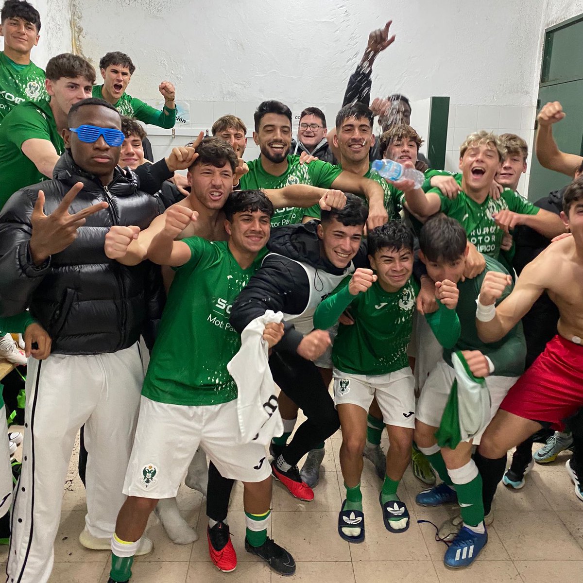 ➕3️⃣ 💪🏼💪🏼💪🏼💪🏼💪🏼💪🏼💪🏼💪🏼
🫡 𝗩𝗜𝗖𝗧𝗢𝗥𝗜𝗢́𝗡 del filial (1-0) gracias a un gol en la recta final. ¡GIGANTES! 👊🏼

🆚 <a href="/CfAlovera/">Club de Fútbol Alovera</a> 
⚽️ Marcos 

#SiempreCDToledo 💚⚪️