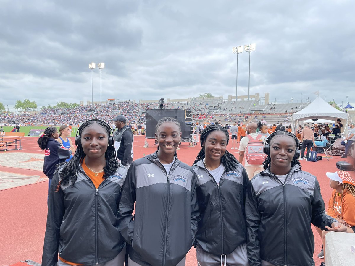 @runningcougars ‘24 RidgeKid’s Texas Relays experience comes to a close. 🏆 season begins on Monday. Thankful for God’s blessings and traveling grace. #GodIsFaithful
