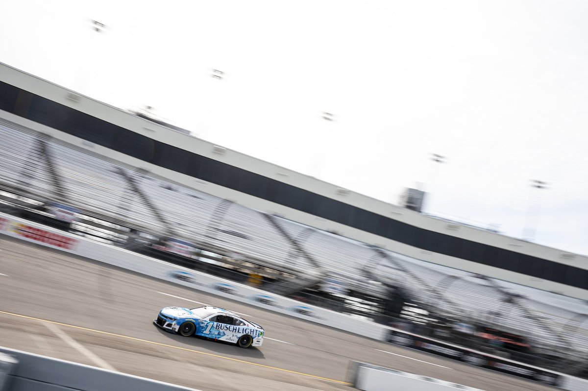 Made some good adjustments after practice to our @BuschBeer @TeamChevy Camaro to start P3 tomorrow! Good to be back in the crisp Busch colors for Richmond 🍻