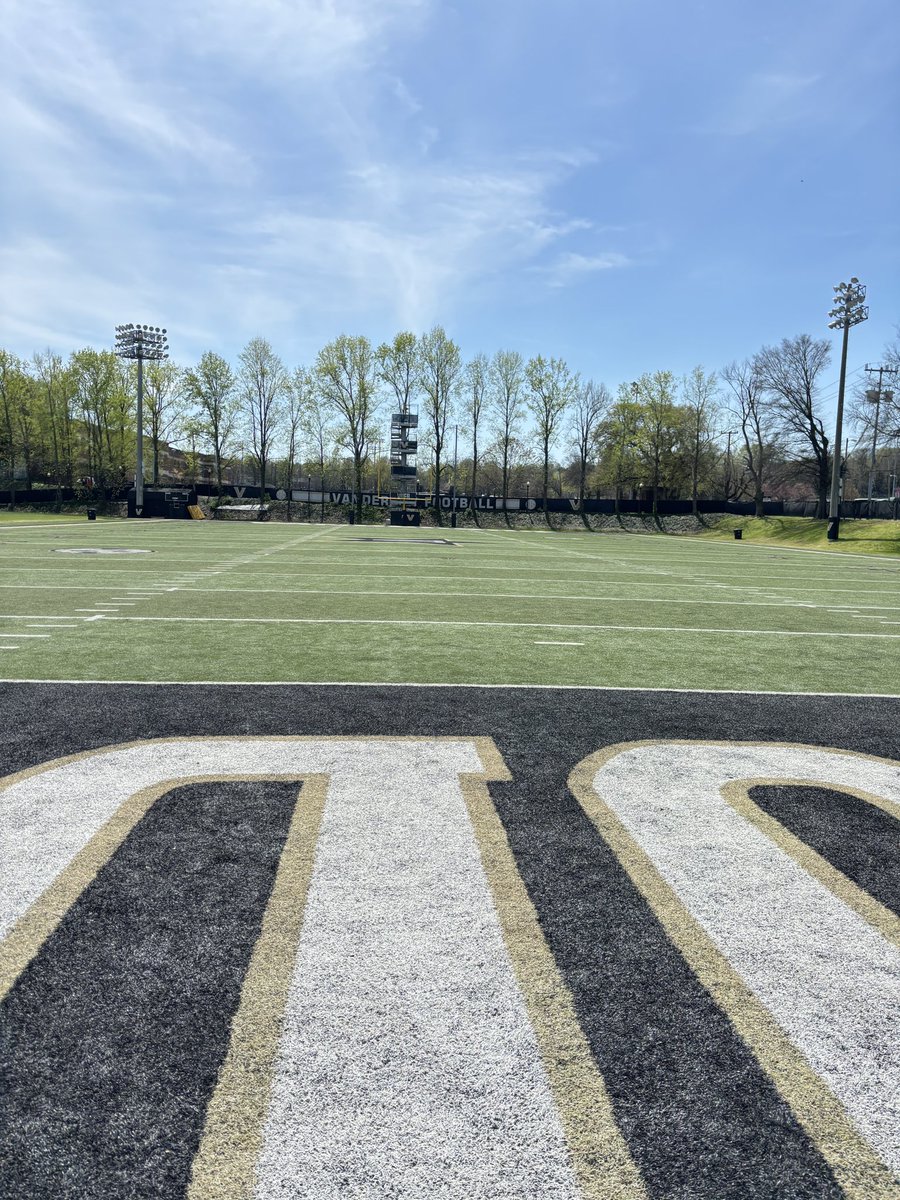 I had a great visit at Vanderbilt today. Thank you for having me on campus. @CoachMuh_Lank @bartonsimmons @BuckFitz @CWilson_NPA @CSmithScout @OwlBuzz