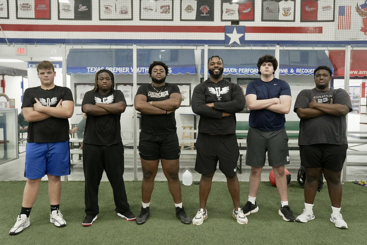 We want to wish Stanford OL @austin_uke a successful Spring football season. Thank you for spreading guidance and knowledge today to the young guys! #DhawkLinemanPerformance🦅 #RealWork #RealResults