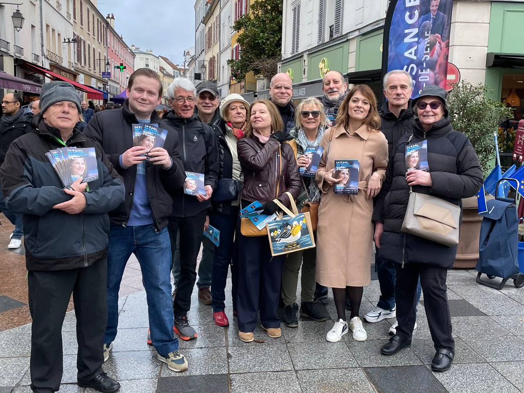 Nouveau tractage #BesoindEurope rue Houdan #Sceaux ce samedi avec @MaudBregeon et les militants @Renaissance. Echanges fructueux avec habitants et commerçants du centre ville sur l’importance de l’Europe dans notre quotidien! #Circo9213 . #9juin