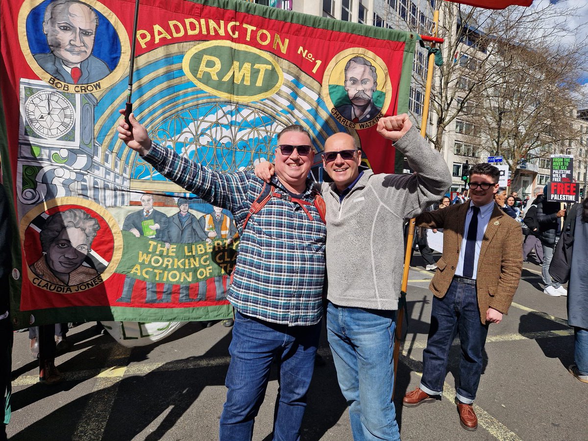 Fantastic demo today demanding a #CeasefireNow and international action to stop a genocide in #Gaza .. so many great trade unionists on the march! A lasting peace will only come with a free Palestinian state and an end to the occupation #Solidarity