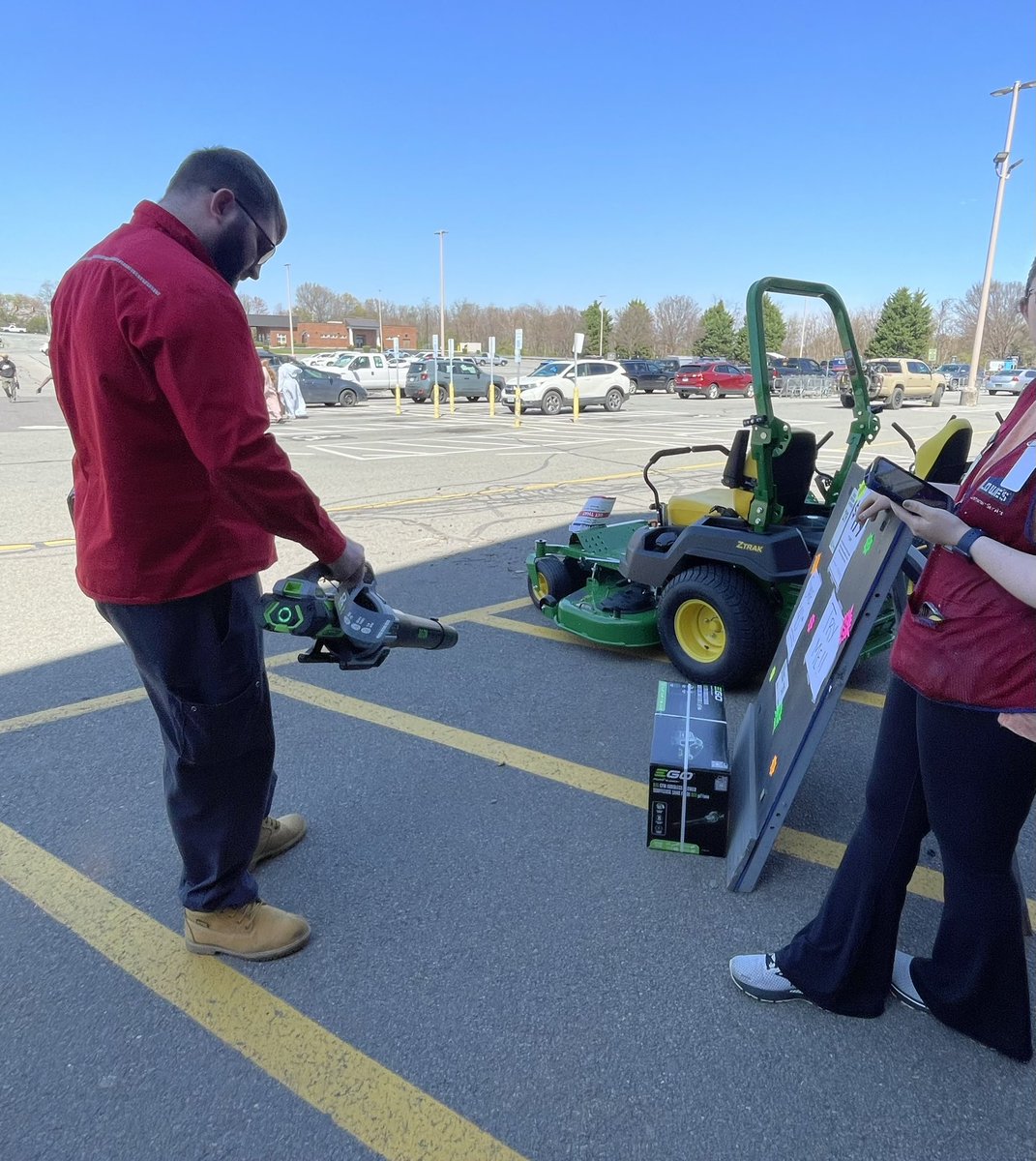 AmberMASM2217's tweet photo. The EGO Power Blower is mighty!! Stop by Rocky Mount Lowe’s and grab one for yourself!! Special Deal at $179 that’s $40 in savings!! #r1demos @BrianLowes2217 @som2to @BenitoKomadina @kennygrimsley https://t.co/MjFKCLtJGl