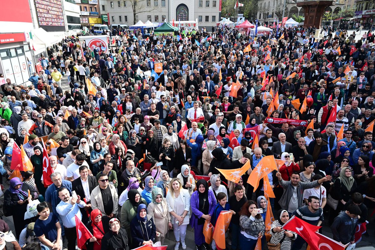 Bursa’da, Osmangazi’de şahlanışın vakti geldi. Bu şahlanışı hemşehrilerimizle birlikte yapacağız. 📍15 Temmuz Demokrasi Meydanı