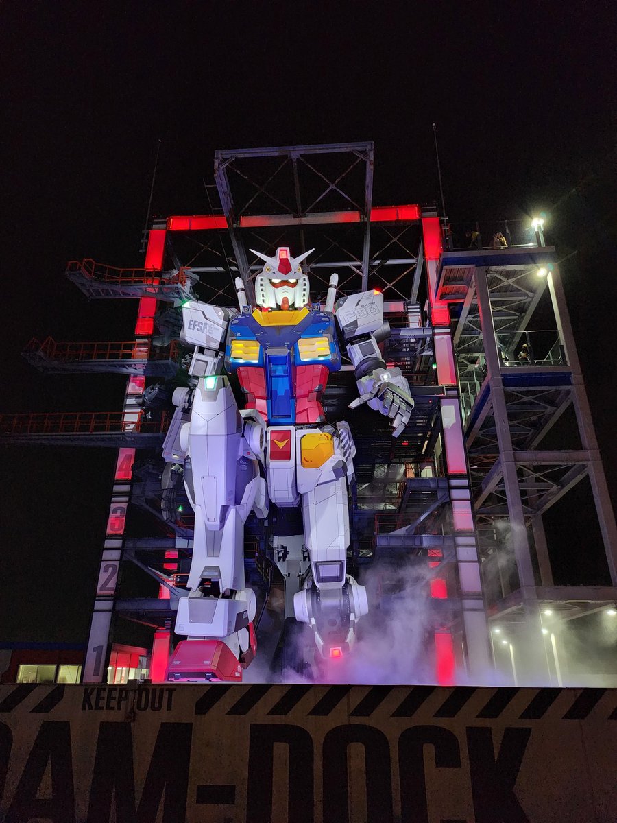JenaHickey's tweet photo. @gundampixel Went in october of last year and seeing it at night all lit up was so neat! https://t.co/LwD8H9m0sl