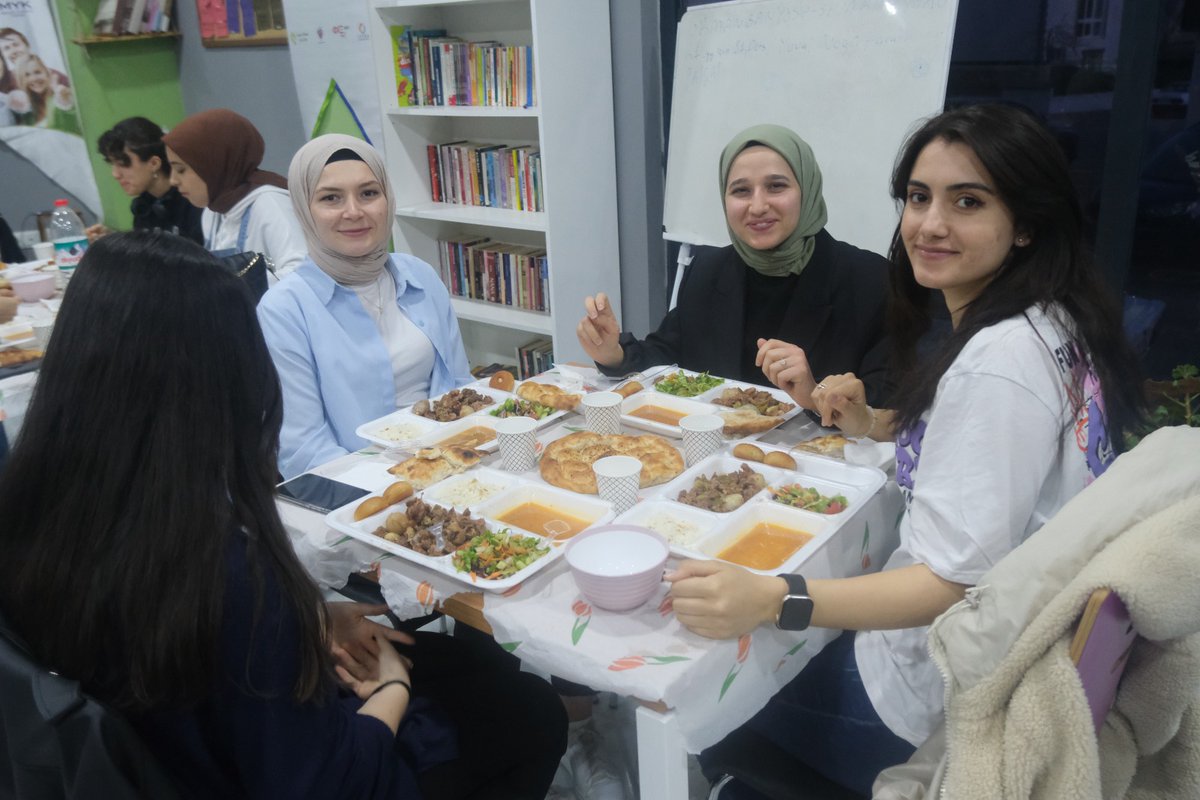 sorgedorg's tweet photo. Birliğin, beraberliğin, yardımseverliğin ve hoşgörünün ayı olan Ramazan-ı Şerif'imizde gençlerimizele iftar yemeğinde bir araya geldik. 

 Her yıl geleneksel olarak düzenlediğimiz iftar yemeğinde gençlerle bir arada olmaktan memnuniyet duyduk. https://t.co/d2xe1r53FR
