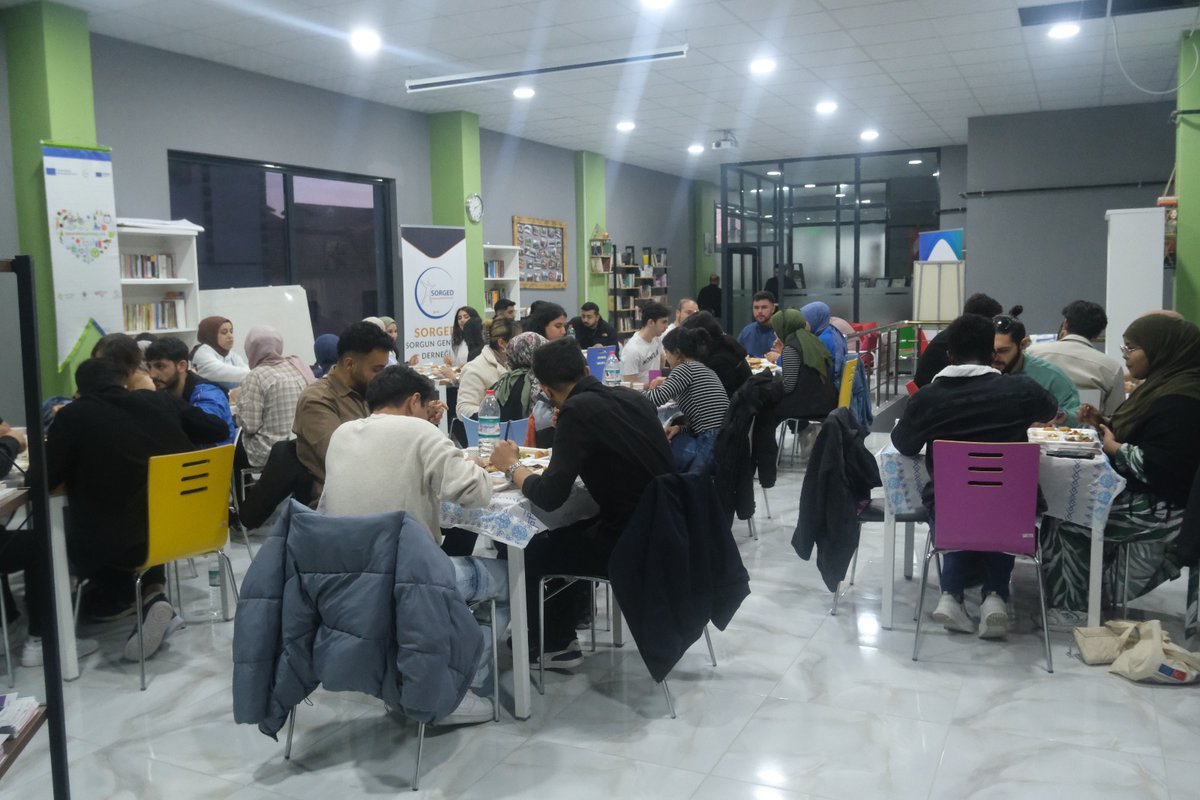sorgedorg's tweet photo. Birliğin, beraberliğin, yardımseverliğin ve hoşgörünün ayı olan Ramazan-ı Şerif'imizde gençlerimizele iftar yemeğinde bir araya geldik. 

 Her yıl geleneksel olarak düzenlediğimiz iftar yemeğinde gençlerle bir arada olmaktan memnuniyet duyduk. https://t.co/d2xe1r53FR