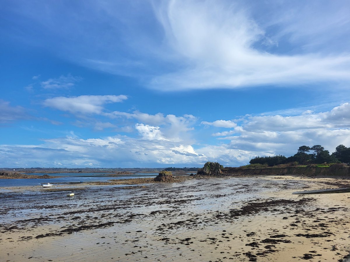 #weekend <a href="/regionbretagne/">Région Bretagne</a> #PorsHir #Plougrescant un lieu magique 💙