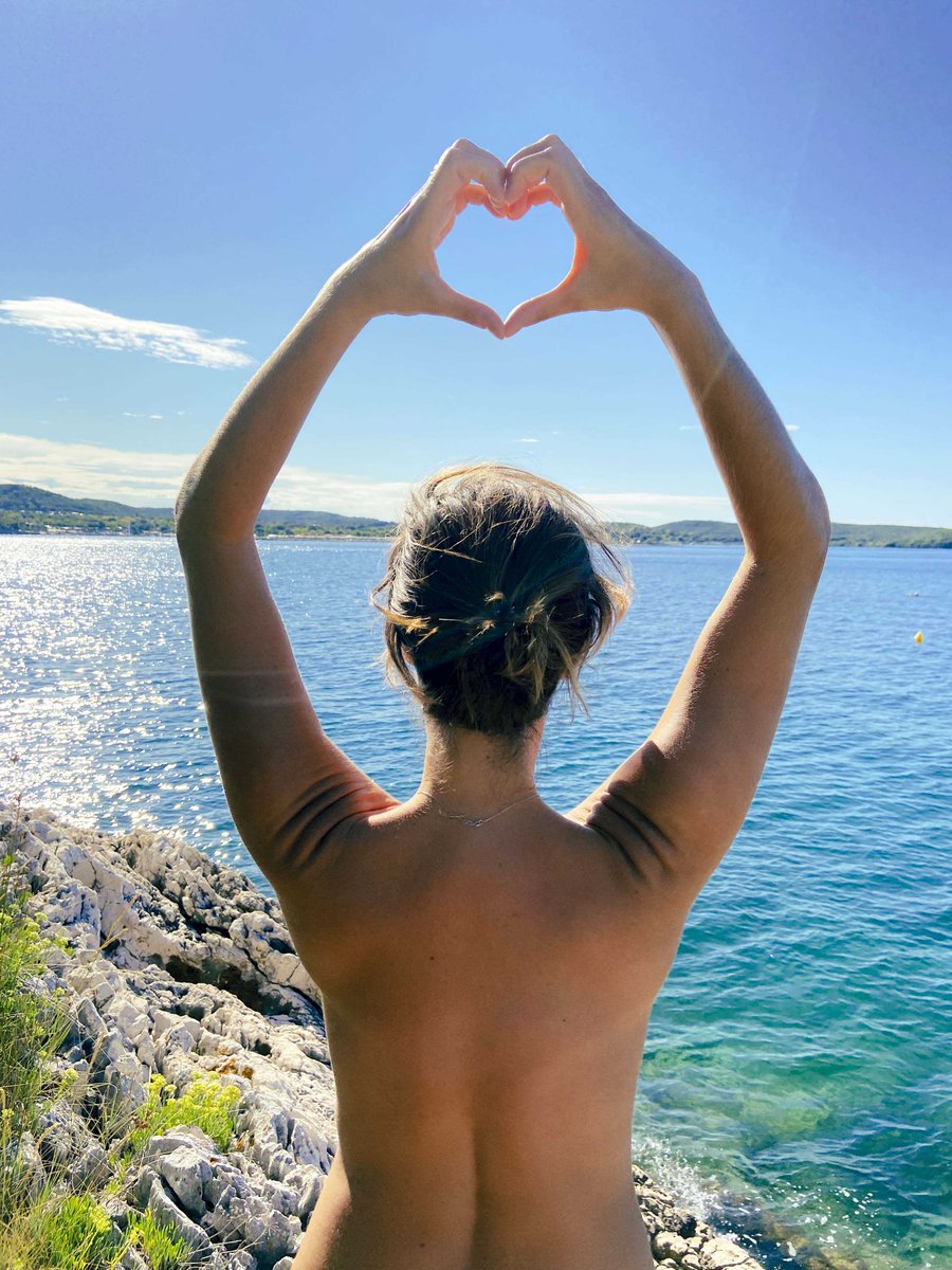 nakedwanderings's tweet photo. 🐾 "Where can we go with our dog?" Well, pets are welcome at Campsite Koversada in Croatia Learn more: https://t.co/h86SwJgerz 👈   

#MaistraCamping #koversada #fkk #petfriendly #petsallowed #naturisme #nudisme #naturist #nudist #naaktstrand #blootgewoon #naakt #getnaked https://t.co/AUpKnb0DOa