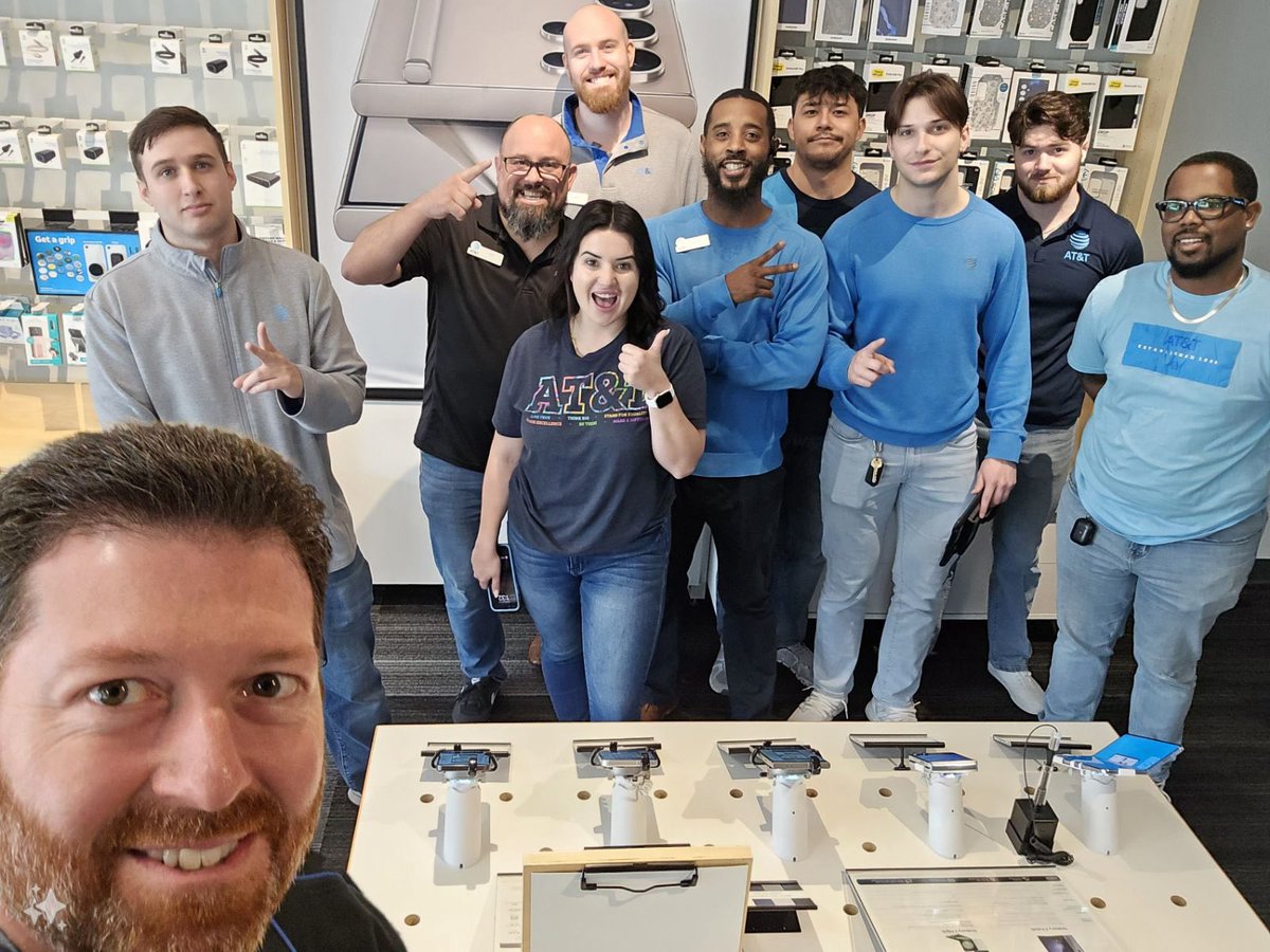 Team Prosper had an EGGselent visit with @reily_nick from Samsung! 🐣 📞 #EasterWeekend24