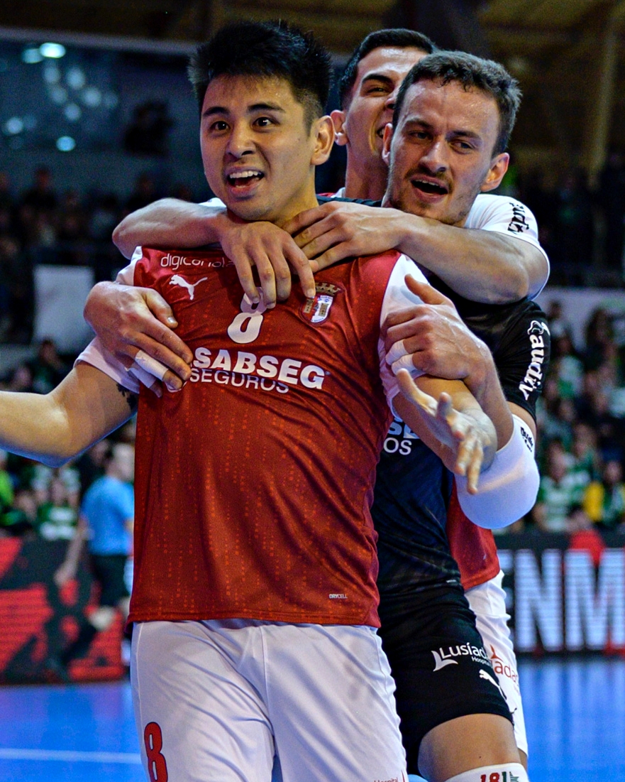 B24PT's tweet photo. Braga conquistou a Taça de Portugal de futsal, o primeiro troféu da sua história na modalidade 🏆 https://t.co/JjAK0KP0Gr