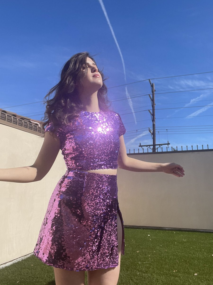 Laura Marano 🎭 tweet media