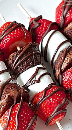 Strawberry Brownie Kabobs
#strawberrybrownie #dessert #sweettooth #navimumbaifoodie #love #sweetlove #dessertslove #dessertfeast #thingstodo #mumbaifoodie #crumbleandbake #valentinesday #valentinesdayout #instafood #foodphotography #valentines #fudgybrownies #bakersofinstagram