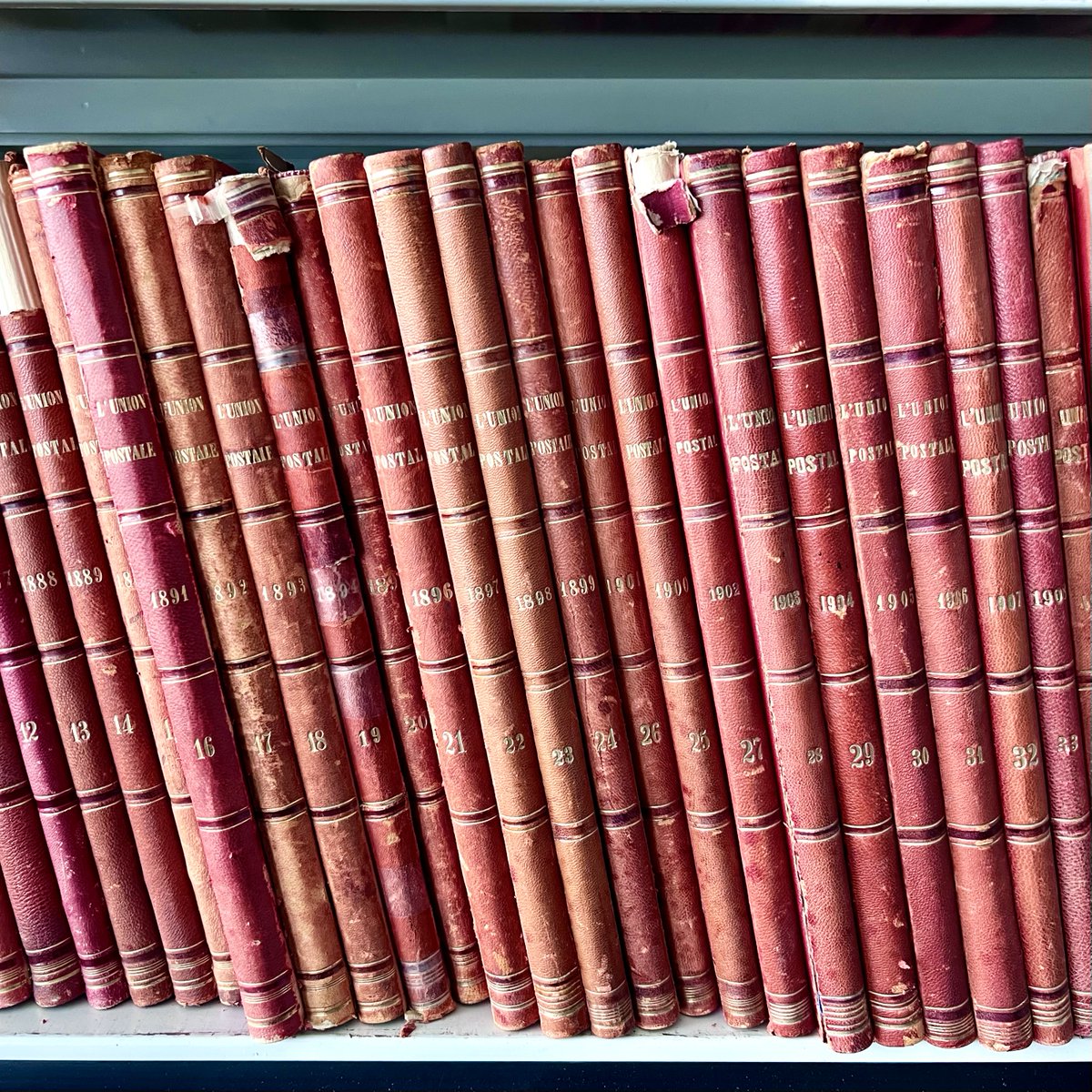 Le saviez-vous? Le #magazine phare de l'UPU, #UnionPostale, est presque aussi vieux que l'UPU elle-même.

Pourquoi presque? Le premier numéro du magazine a vu le jour en 1875, un an après la création de l'Union générale des postes de l'époque.

bit.ly/43DGKOj

#UPU150