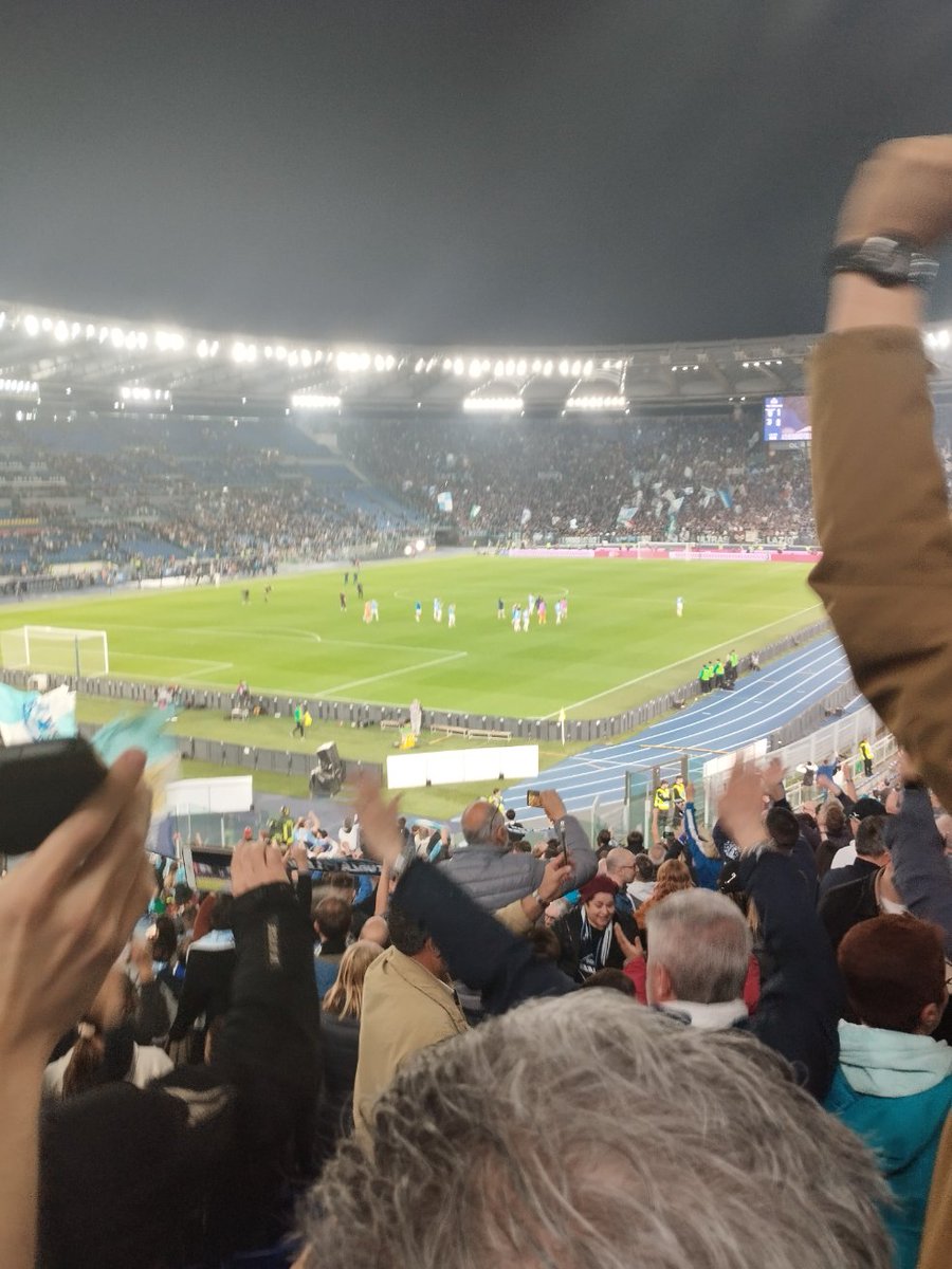 CucchiRiccardo's tweet photo. All'ultimo secondo, è vero. Ma giocando 90 minuti per vincerla. E sbagliando molto al tiro. #Juventus attendista che ha creato qualche pericolo solo nei primi minuti del 2° tempo. 
La #Lazio di #Tudor è tatticamente più duttile. Buona la prima. 
#LazioJuventus https://t.co/5RXbcZ4HGC