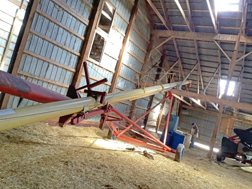 Westfield MK 100-51 PTO Drive Grain Auger With Sweep Auger

proxibid.com/Westfield-MK-1…