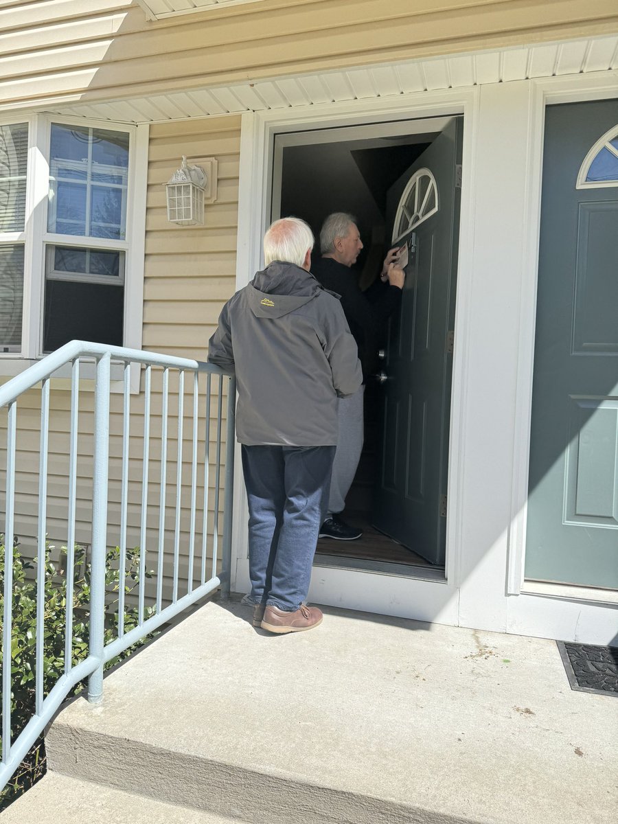 The things that always drive me and make me feel good about the work is doing it in community with advocates like our Bend the Arc partners 🫶🏼 

We knocked over 100 doors in Spinney Hill, Manhasset today for #ParoleJusticeNY having convos about what real public safety look like!