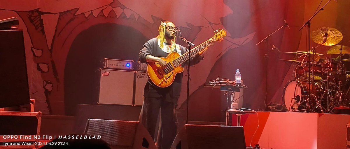 jonrutherford1's tweet photo. Top night last night at the o2 city hall Newcastle seeing @Thundercat was lucky enough to meet the guy at work as he came in for some graphic novels and manga goodies.  Discussed why hot toys haven’t made a figure of him and was blessed to be given a ticket by him https://t.co/pqaAHVzqIh