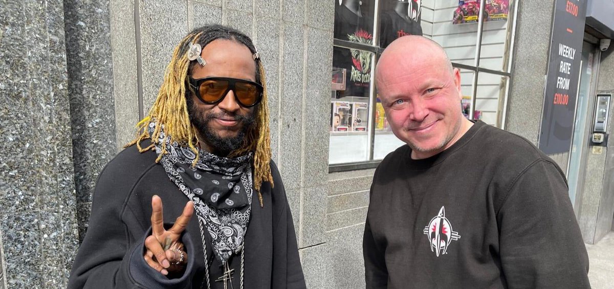 jonrutherford1's tweet photo. Top night last night at the o2 city hall Newcastle seeing @Thundercat was lucky enough to meet the guy at work as he came in for some graphic novels and manga goodies.  Discussed why hot toys haven’t made a figure of him and was blessed to be given a ticket by him https://t.co/pqaAHVzqIh
