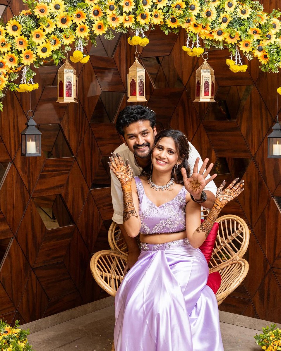Happy couple Yogita Chavan & Saorabh Choughule 💗 @mesaorabh #YogitaChavan #SaorabhChoughule #Mehendi #HappyCouple #CoupleGoals #MarathiActors #MarathiCelebs . . . For interesting entertainment updates, follow the page right now - @Marathi_Celebs.