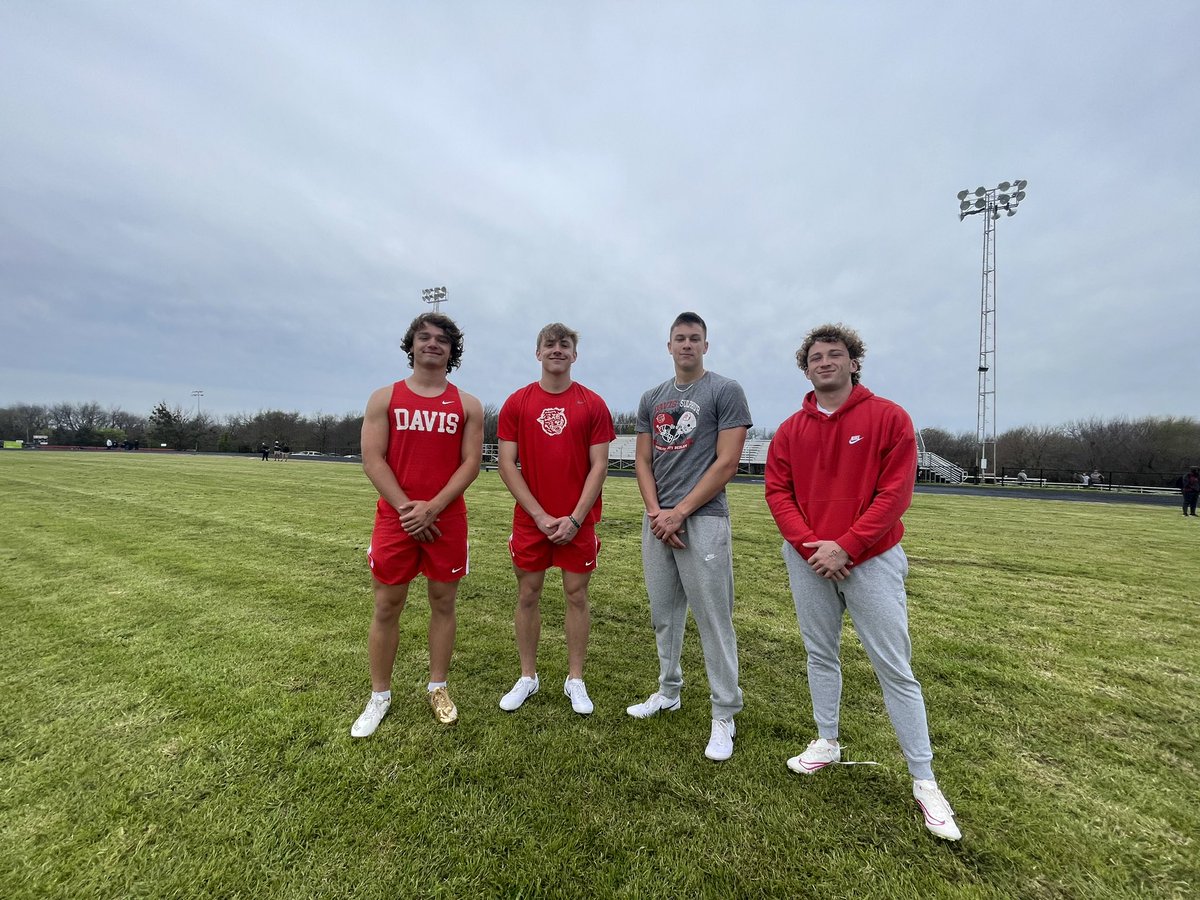 🐺🔴🏃‍♂️💨🥇💪 Excited about having relays this year‼️ #DavisWolves #EAT #WTD <a href="/dax_owens4/">Dax Owens</a> <a href="/trey_melton12/">Trey Melton</a> Dakota Carter <a href="/Seth17Knapp/">Seth</a>