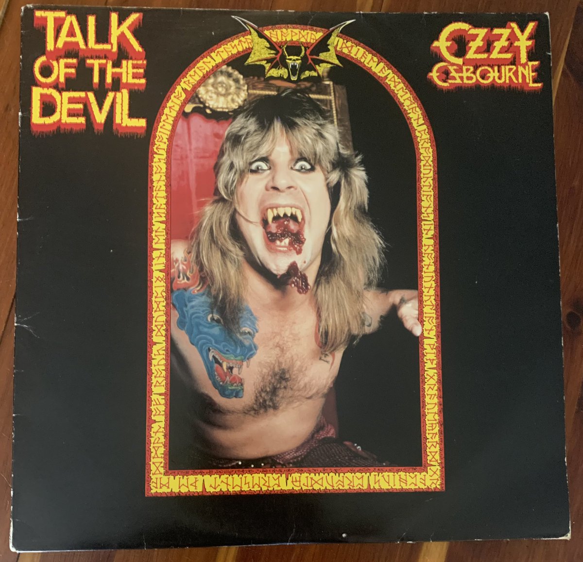 Something’s different about this one . . . Another groovy find for May’s shop, the UK version. Don’t see many of these in the states. 🤘🎸🎶😎 #chucklazaras #ozzyosbourne #blacksabbath #talkofthedevil #speakofthedevil #vinyl #records #recordcollection