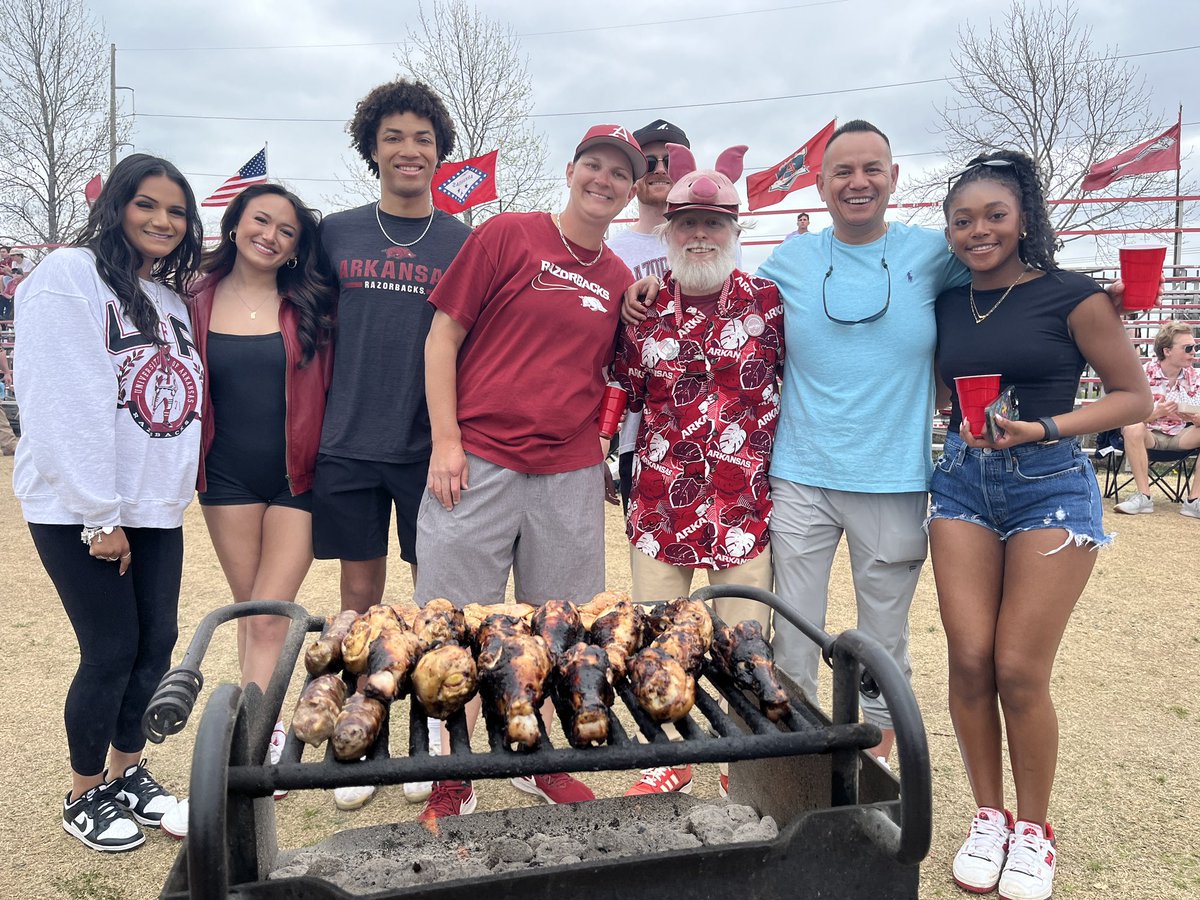 CamdenRiley's tweet photo. Met some of the coolest people ever while grilling!! Pays to be a nice fan, and be welcoming! Pleaser meeting Rocky and his people! #omahogs #thisisbaseball #baumwalker https://t.co/c8F8lJruL4