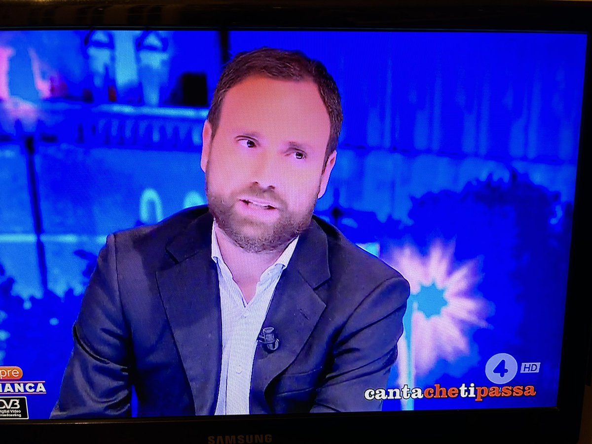 petronillarusso's tweet image. Cappellini il,
che ride in faccia all’interlocutore, notoriamente è un cretino, e non solo per qsto eh #blobremix #blob

@BlobRai3