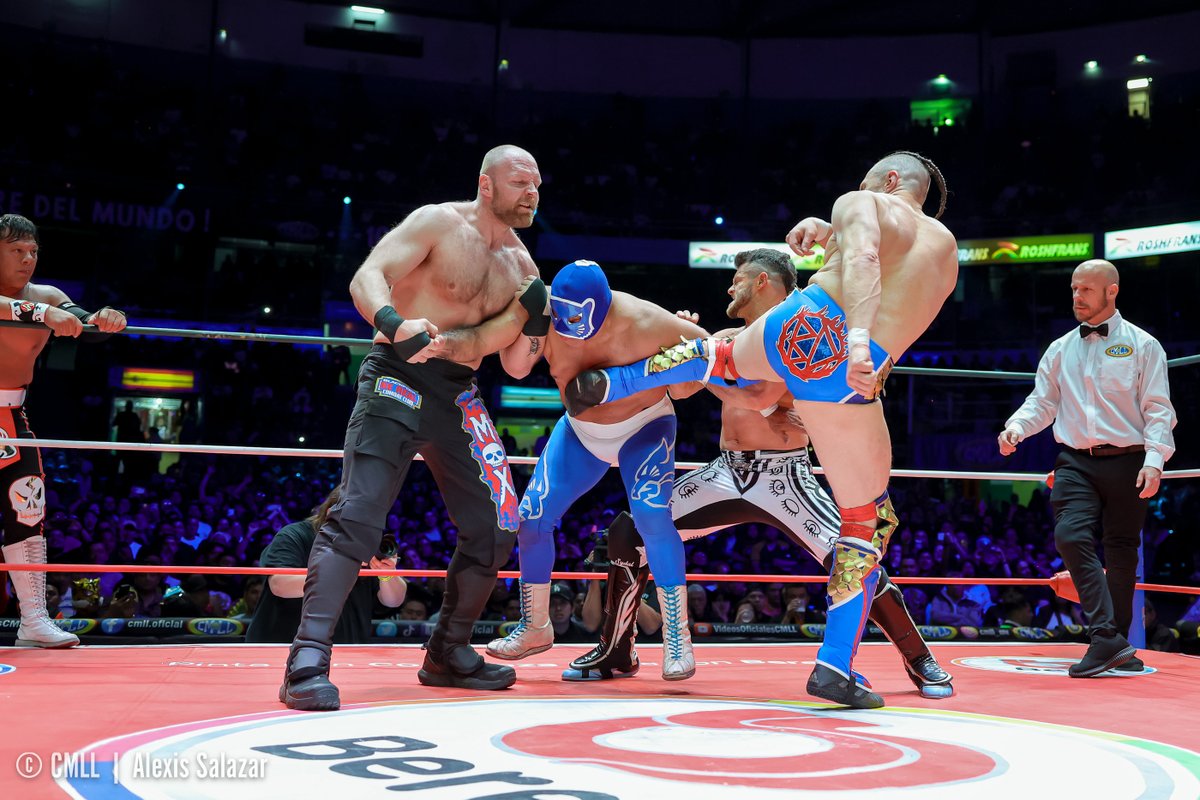 It was an epic battle between @CMLL_OFICIAL and #AEW's @bryandanielson, @ClaudioCSRO, @JonMoxley & @MattSydal at Arena Mexico! 📸 (C) CMLL / Alexis Salazar