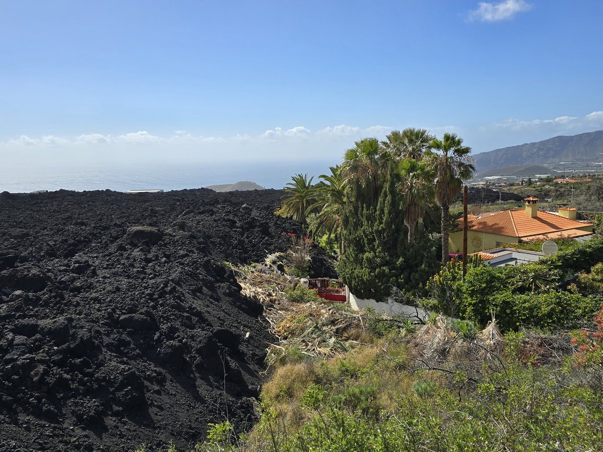 In 2021 the Cumbre Vieja volcanic ridge in La Palma erupted. 7,000 buildings destroyed. This is the dividing line between destroyed and spared. Just looking at that scene shows the immense, unstoppable power of a volcano.