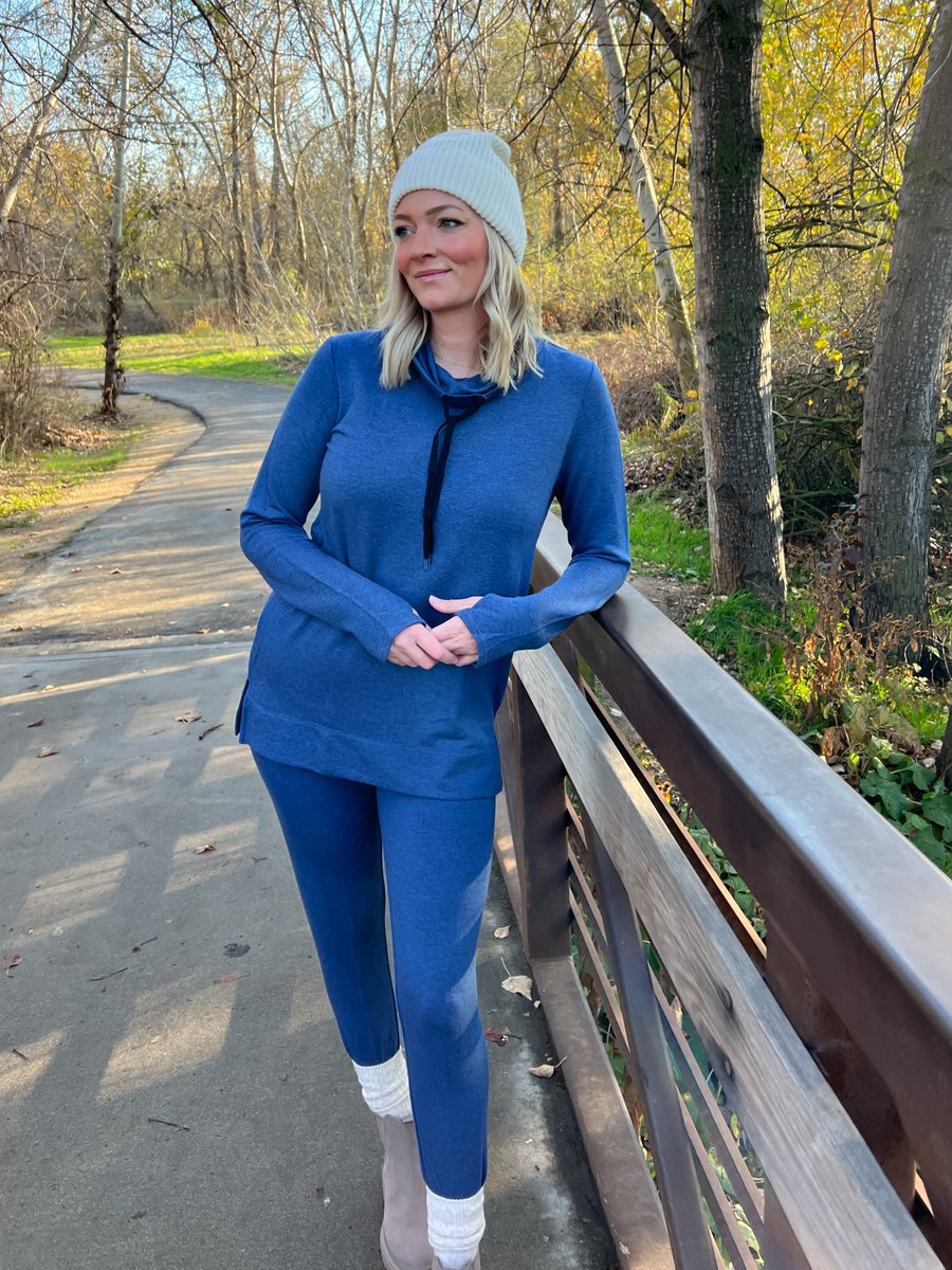 Feeling blue? Try taking a walk in a mood-boosting monochrome look 💙 #thecoastalblonde

Whether taking a walk in the park, or running errands, our Ultra Cozy styles have you covered ☁️
bit.ly/CDUltraCozy

#takeawalk #legging #CozyVibes #LiveInLayers