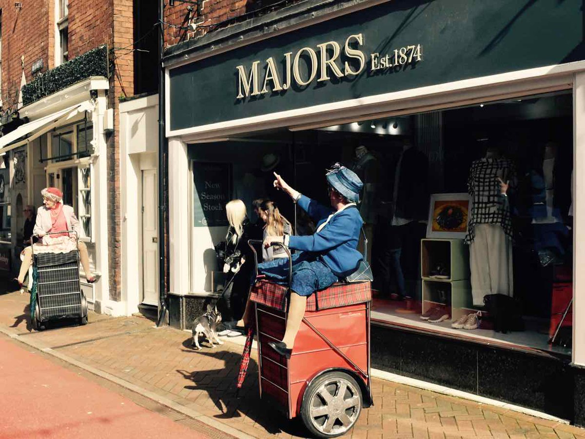 FABULOUS day in #Oswestry as Oswestry BID brought back the amazing STREET CIRCUS to town. :) Thank you to every who came for the fun and giggles. :D
