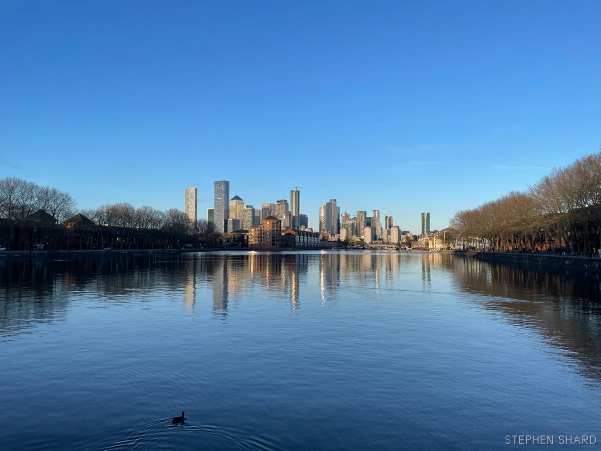 Spring is finally here! 🕶️☀️

London, England 🇬🇧

📸 30th March 2024 | Stephen Shard

#LondonSkyline #Skyscraper #TallBuildings #CanaryWharf #GreenlandDock #NoFilter