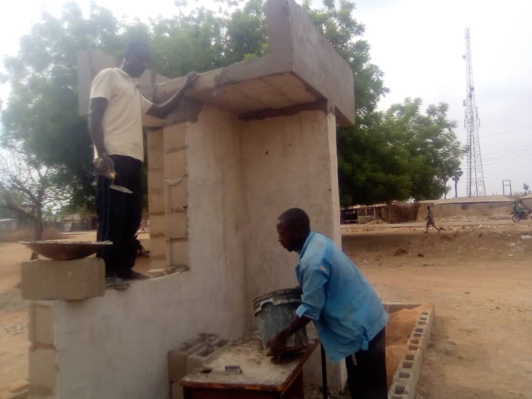#SCEAPGPCI in a mission to empower the communities on how to solely take ownership of the PHC facility in their communities. @glopromoters facilitated d construction of borehole at MCH Wushishi through community effort. @BudgITng @AbrahamOkah2 @WHO @nighealthwatch @NigerStateNG