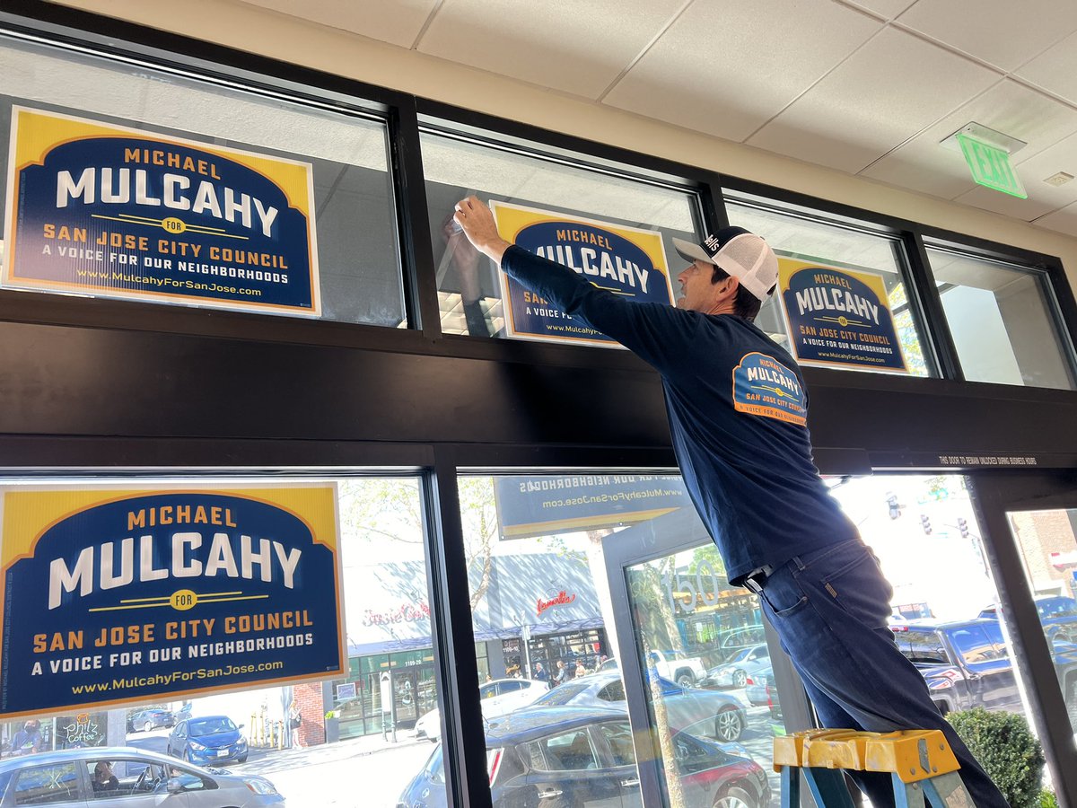 chrisroth408's tweet photo. HQ moving day! Team @mulcahyforsj #SJD6 https://t.co/Nz0AKC7XaT