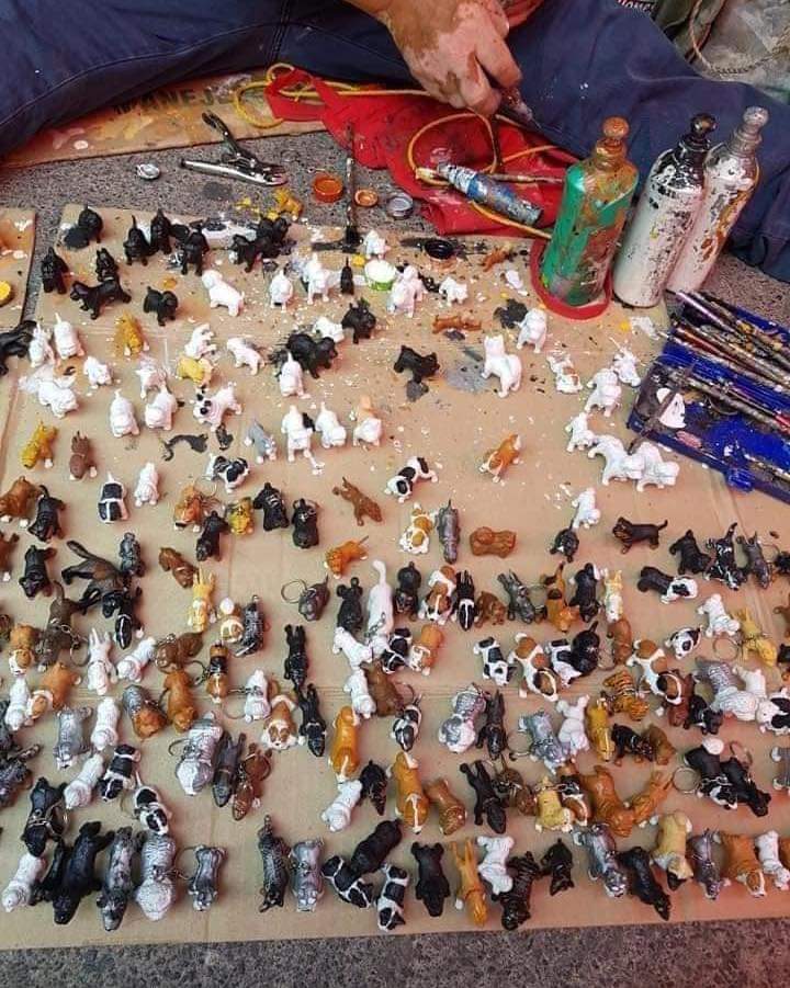 Mr_Civico's tweet image. 🇲🇽👇🏻 #Mexico 

¡Vamos a ir a buscarlo! Afuera del metro Ermita en #CDMX el señor les hace una réplica de su perrito, mientras más personas vean esta publicación más ayudaremos a qué el tenga clientes ❤️

Unidos somos más fuertes 🤗