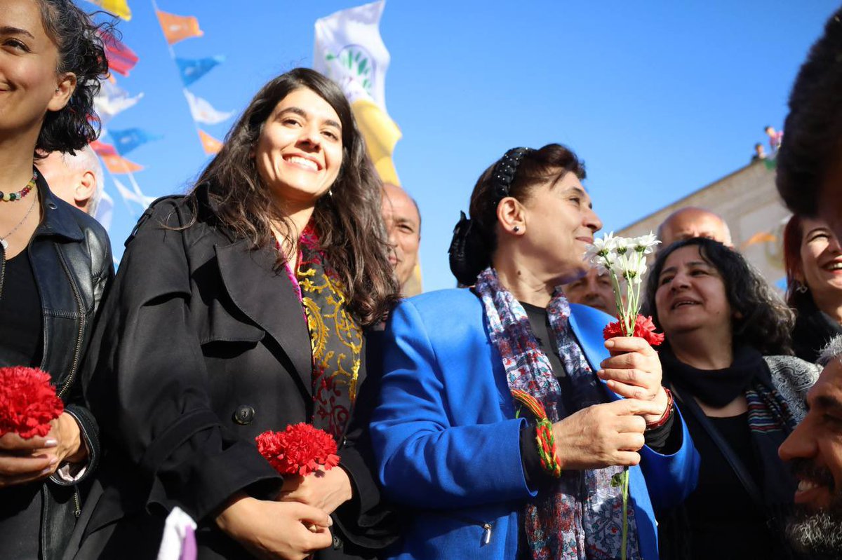 Îro bi tevlîbûna birêz Leyla Zanayê em li Midyadê bûn. Hatina wê coş û hêza me xurt kir. Em bawer in piştî sibehê em dê bajarên xwe jî bistînin û coşa me dê bibe dîlan û şahî ✌️