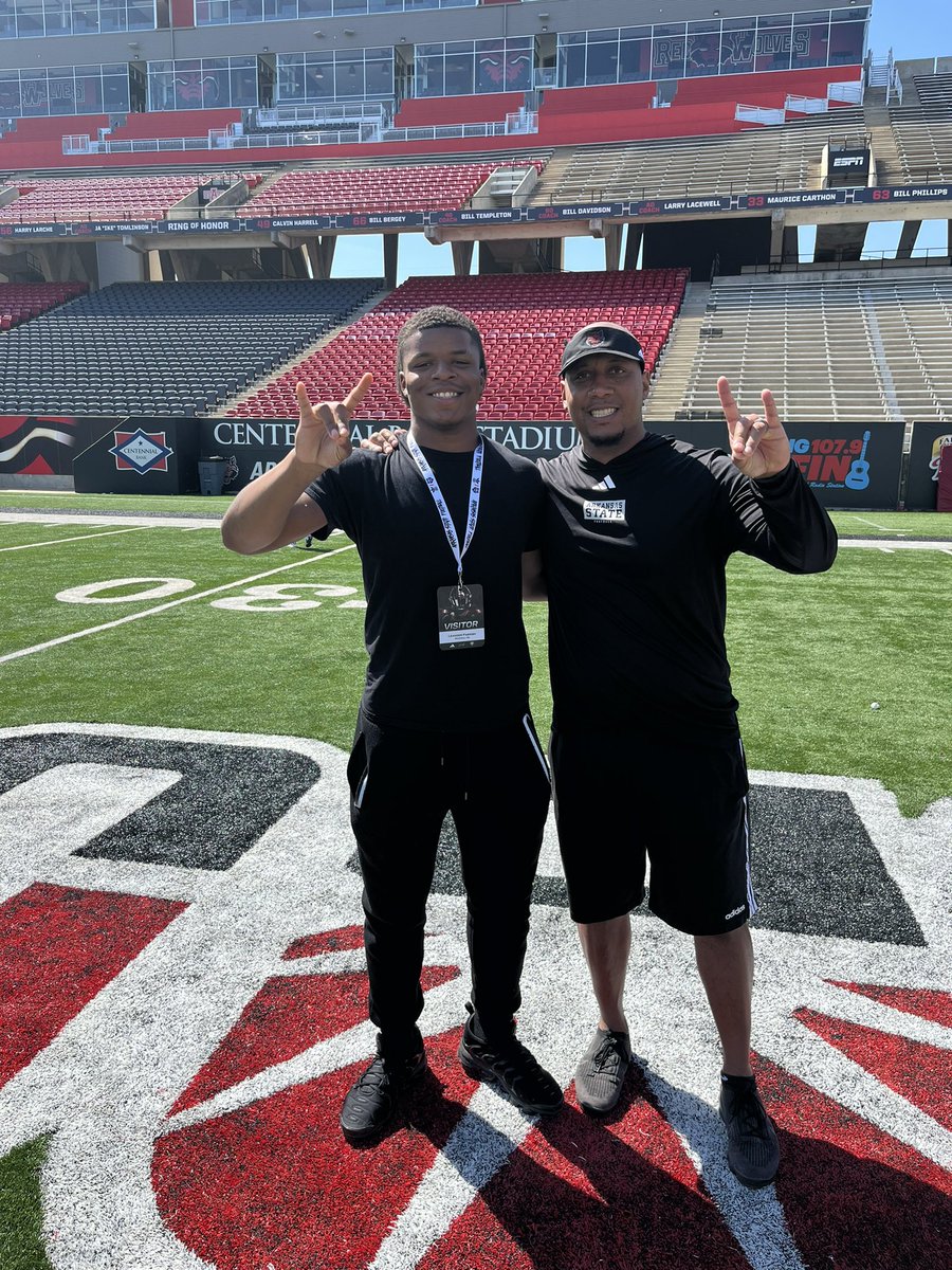 Leander Parrish (@leanderparrish1) on Twitter photo After a great visit and conversation with <a href="/CoachReynolds81/">Vince Reynolds</a> and <a href="/CoachButchJones/">Butch Jones</a>, Im blessed to be offered an offer from <a href="/AStateFB/">Arkansas State Football</a> After a great visit and conversation with <a href="/CoachReynolds81/">Vince Reynolds</a> and <a href="/CoachButchJones/">Butch Jones</a>, Im blessed to be offered an offer from <a href="/AStateFB/">Arkansas State Football</a>