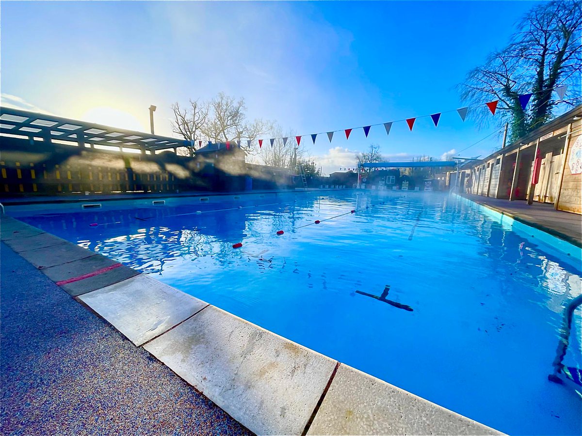 What a difference a day makes, looking beautiful this morning! Book your lanes swim & assuage your Easter over indulgence: wiveypool.org Don’t forget to put your clocks forward an hour👍