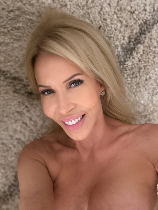 Happy Saturday! I&rsquo;m gonna take it lying down. 😜 XOXO 💋 #Saturday #SaturdayFeeling #SaturdayMood #onlyfans #onlyfanscreator<a href="/tag/saturday"class="tags"><span>#saturday</span></a><a href="/tag/saturdaymood"class="tags"><span>#saturdaymood</span></a><a href="/tag/saturdayfeeling"class="tags"><span>#saturdayfeeling</span></a><a href="/tag/onlyfans"class="tags"><span>#onlyfans</span></a>